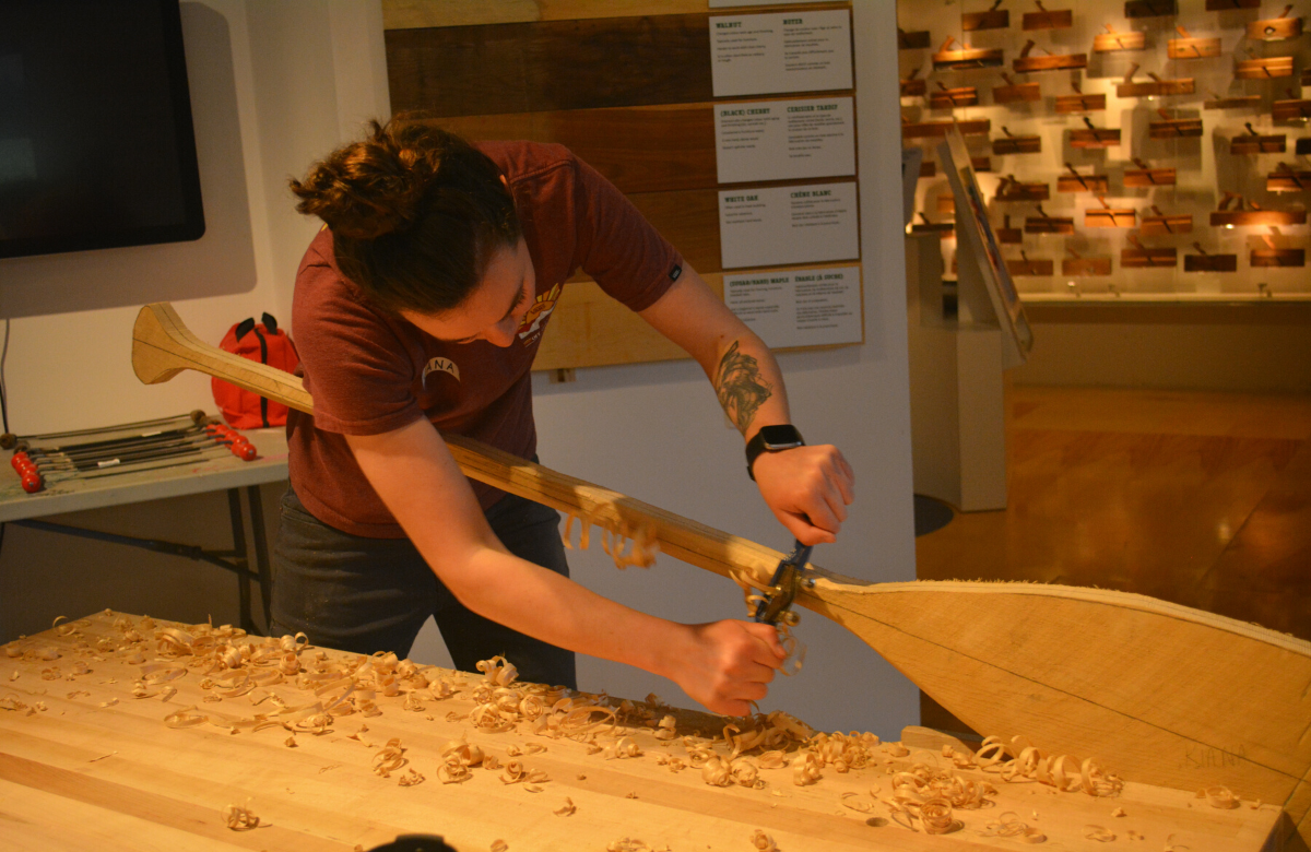 Participant carving paddle